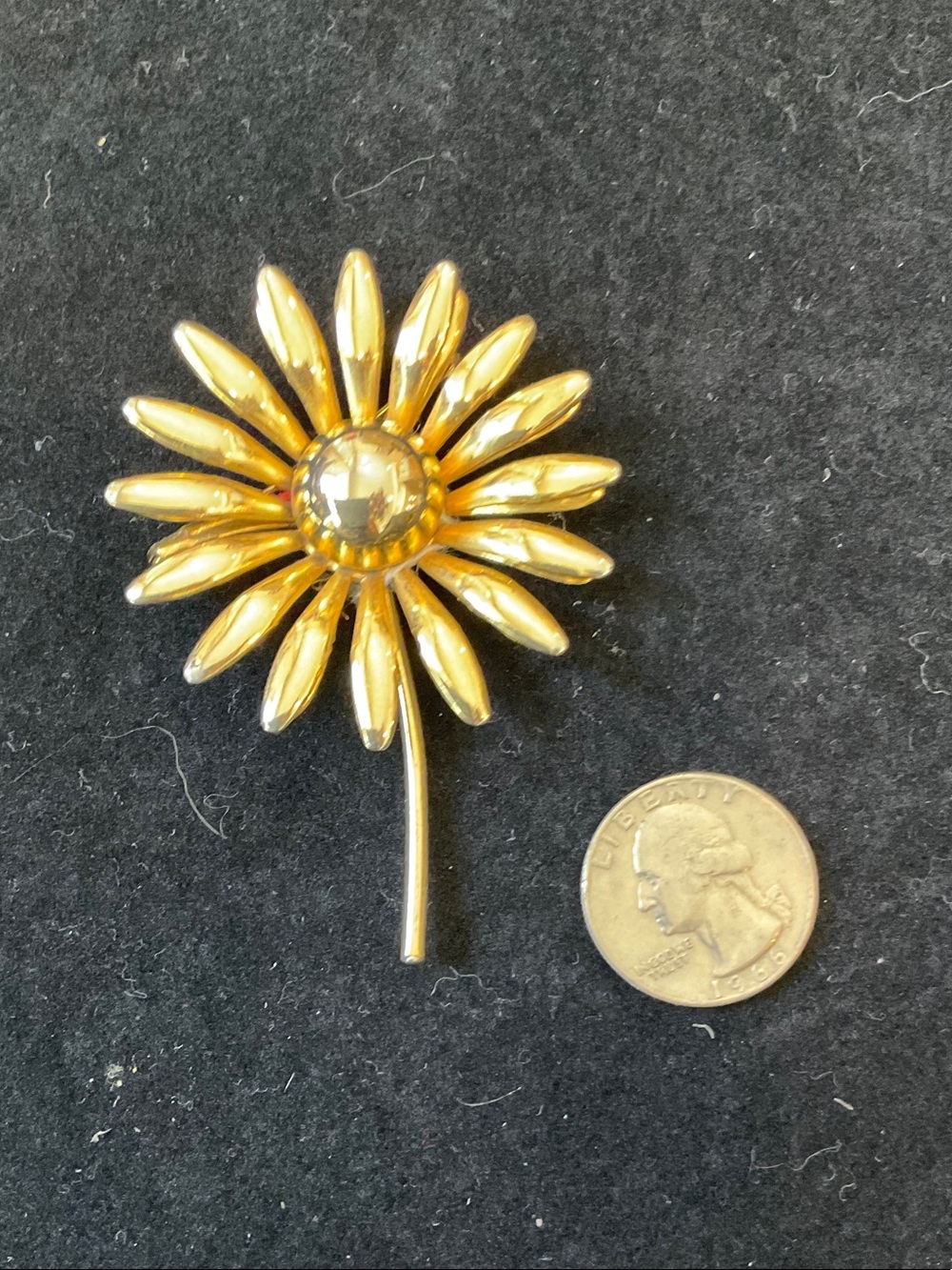 Vintage Gold Flower Brooch Pin - Daisy Design